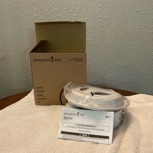 Pampered Chef - Close & Cut - New, Never Used - #1118 B2